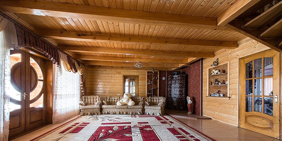 Садиба «Хата різьбяра» — всередині